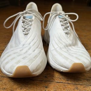 LADY SAYSH ONE size 8- great condition!